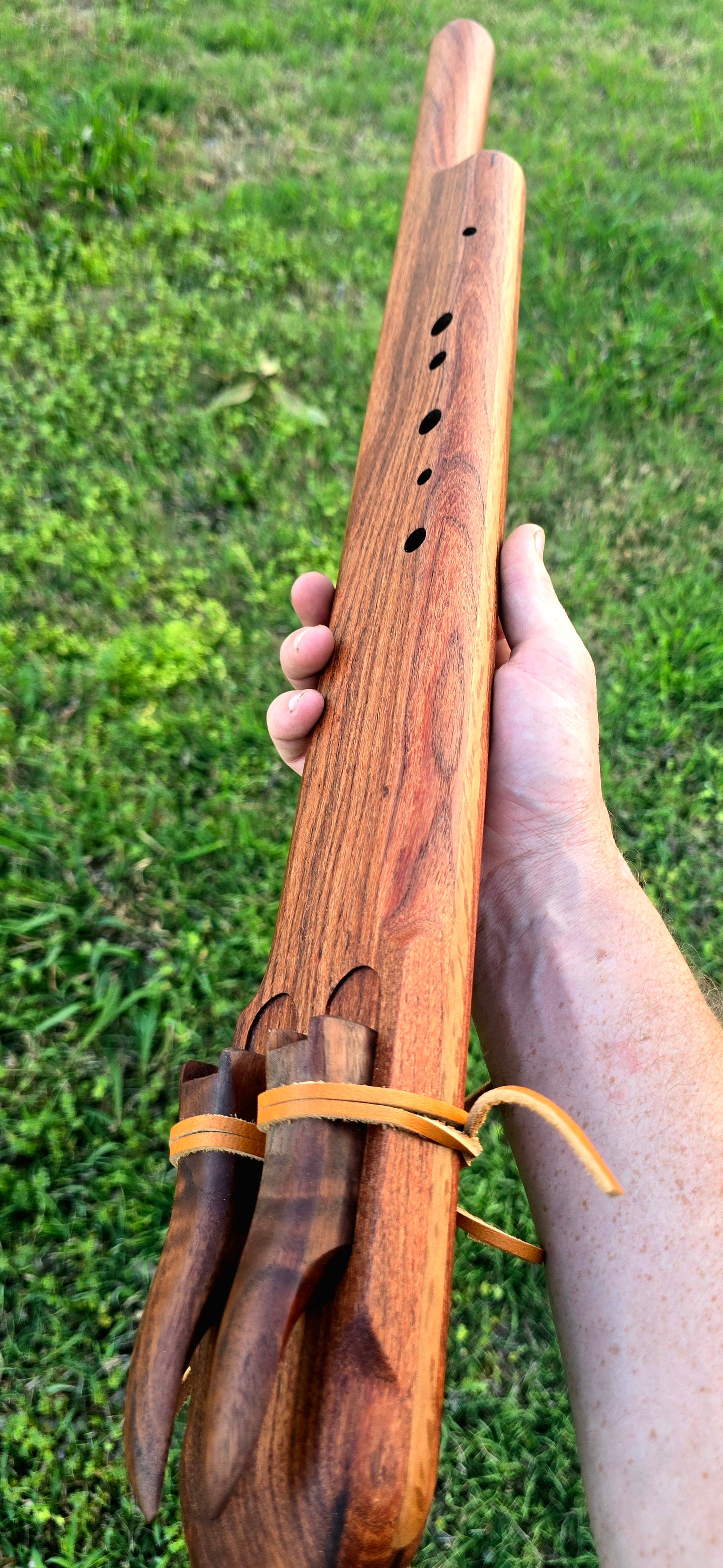 1/4 below drone in Misquite Hujaz scale key of E/B 432Hz